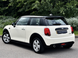 2020 MINI Hatch 1.5 3-Door Hatch Cooper Classic in White — image 3