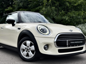 2020 MINI Hatch 1.5 3-Door Hatch Cooper Classic in White — image 5