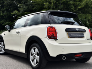 2020 MINI Hatch 1.5 3-Door Hatch Cooper Classic in White — image 6