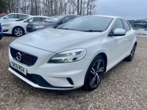 2019 Volvo V40 2.0 T2 R-Design Edition Euro 6 (s/s) 5dr in White — image 2