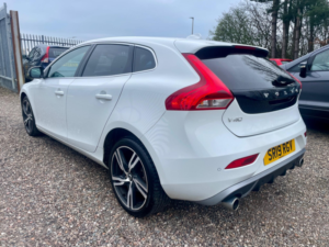 2019 Volvo V40 2.0 T2 R-Design Edition Euro 6 (s/s) 5dr in White — image 4