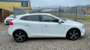 2019 Volvo V40 2.0 T2 R-Design Edition Euro 6 (s/s) 5dr in White — image 5
