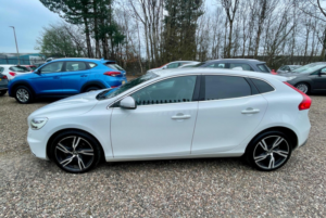 2019 Volvo V40 2.0 T2 R-Design Edition Euro 6 (s/s) 5dr in White — image 6