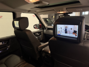 2015 Land Rover Discovery 4 3.0 Sd V6 Hse Luxury in Red — image 3