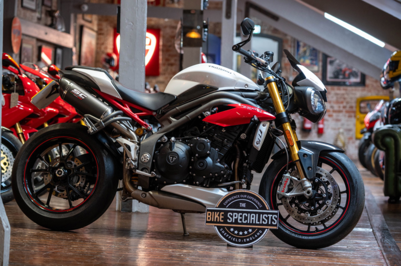 2016 Triumph Speed Triple 1050 *low Mileage - Stunning Example* in White — image 1