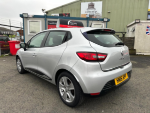 2016 Renault Clio 1.5 Dci Dynamique Nav Euro 6 (s/s) 5dr in Silver — image 4