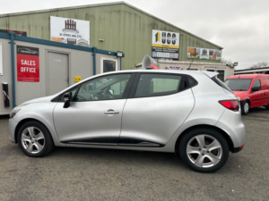 2016 Renault Clio 1.5 Dci Dynamique Nav Euro 6 (s/s) 5dr in Silver — image 5