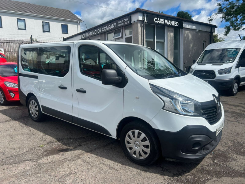 2015 Renault Trafic 9 SEAT Minibus in White — image 1