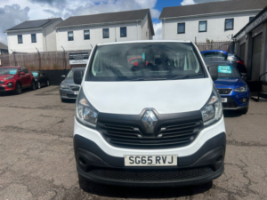 2015 Renault Trafic 9 SEAT Minibus in White — image 2