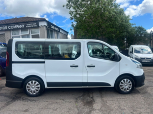2015 Renault Trafic 9 SEAT Minibus in White — image 3
