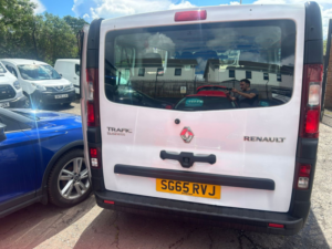2015 Renault Trafic 9 SEAT Minibus in White — image 4