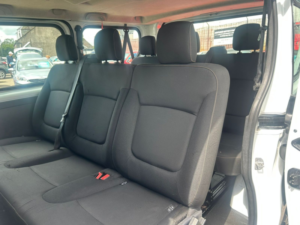2015 Renault Trafic 9 SEAT Minibus in White — image 5
