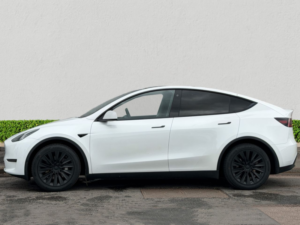 2022 Tesla Model Y (dual Motor) Long Range SUV 5dr Electric Auto 4wde (384 Bhp) in White — image 4