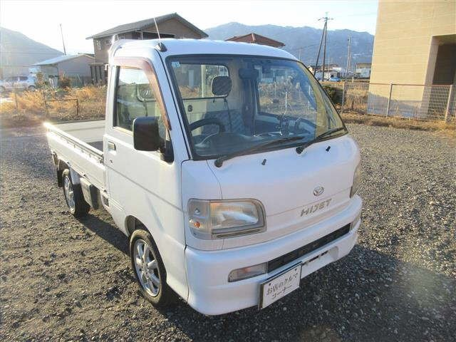 2004 Daihatsu Hijet Pickup 4WD in White — image 1