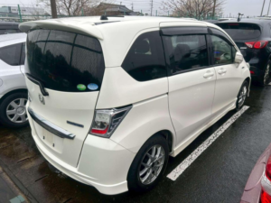2013 Honda Freed 1.5 Hybrid Just Selection 5dr 7 Seats in White — image 2
