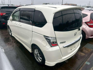 2013 Honda Freed 1.5 Hybrid Just Selection 5dr 7 Seats in White — image 3