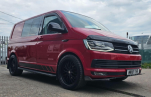 2018 Volkswagen Transporter 2.0 Tdi T30 Bluemotion Tech Edition Kombi DSG Fwd Swb Euro 6 (s/s) 5dr in Red — image 6