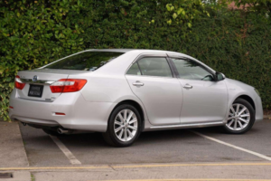 2012 Toyota Camry 2.5 G-Package Hybrid 5dr in Silver — image 3