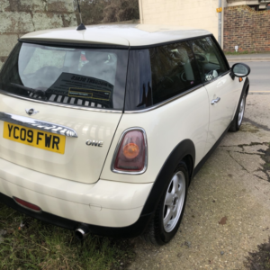 2009 MINI Hatch 1.4 One Hatch in White — image 4