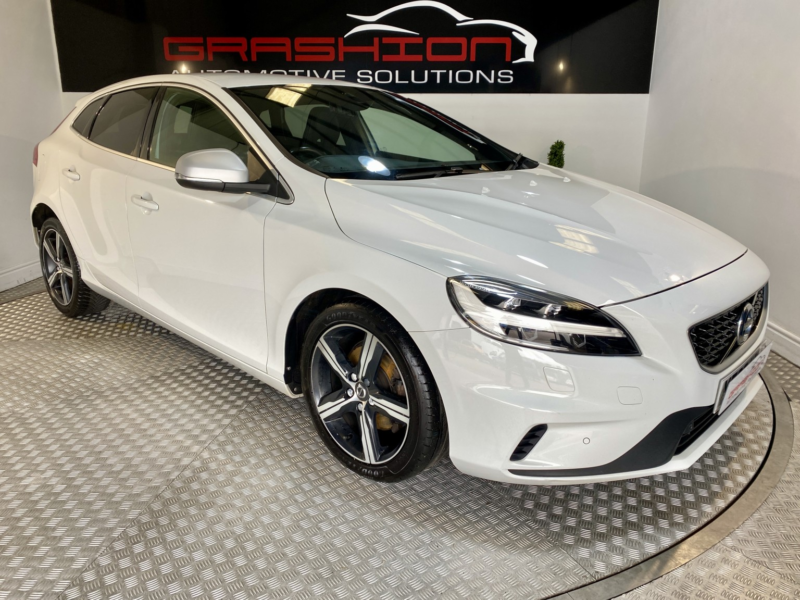 2017 Volvo V40 2.0 R-Design T2 in White — image 1