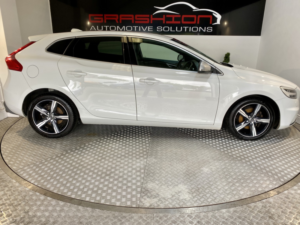 2017 Volvo V40 2.0 R-Design T2 in White — image 5