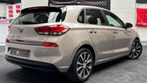 2017 Hyundai I30 1.6 Crdi Blue Drive Premium Se Dct Euro 6 (s/s) 5dr in Bronze — image 4