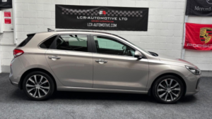 2017 Hyundai I30 1.6 Crdi Blue Drive Premium Se Dct Euro 6 (s/s) 5dr in Bronze — image 6