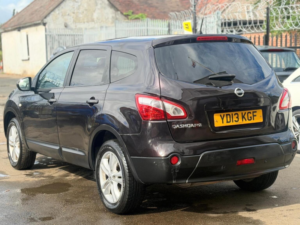 2013 Nissan Qashqai+2 1.6 Acenta 2WD Euro 5 (s/s) 5dr in Black — image 4