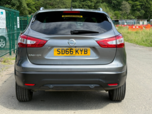 2016 Nissan Qashqai 1.5 Dci Tekna SUV 5dr Diesel Manual 2WD Euro 6 (s/s) (110 Ps) in Grey — image 6