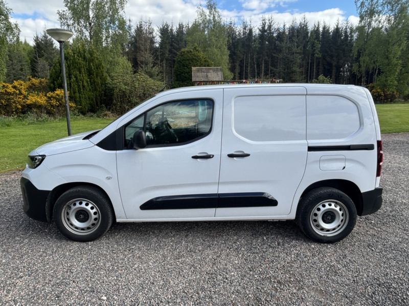 2024 Citroen Berlingo 24 Plate 1.5 Bluehdi 1000 Enterprise M in White — image 1