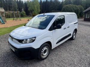 2024 Citroen Berlingo 24 Plate 1.5 Bluehdi 1000 Enterprise M in White — image 2