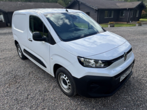 2024 Citroen Berlingo 24 Plate 1.5 Bluehdi 1000 Enterprise M in White — image 4
