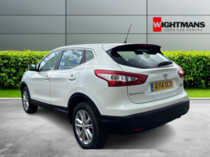 2014 Nissan Qashqai 1.5 Dci Acenta in White — image 5