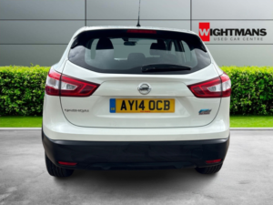 2014 Nissan Qashqai 1.5 Dci Acenta in White — image 6