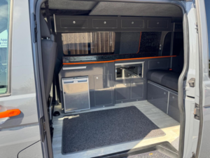 2021 Volkswagen Transporter 2.0 Tdi T30 Highline Fwd Lwb Euro 6 (s/s) 5dr in Grey — image 3