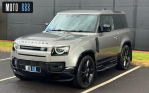 2025 Land Rover Defender 90 3.0 D350 Mhev X-Dynamic Hse Auto 4WD Euro 6 (s/s) 3dr in Silver — image 3