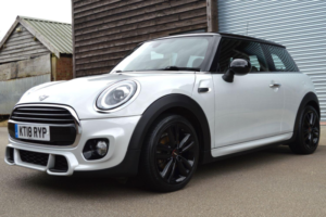 2018 MINI Hatch 1.5 Cooper 3-Door in Silver — image 2