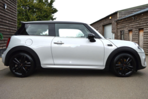2018 MINI Hatch 1.5 Cooper 3-Door in Silver — image 3