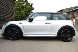 2018 MINI Hatch 1.5 Cooper 3-Door in Silver — image 4
