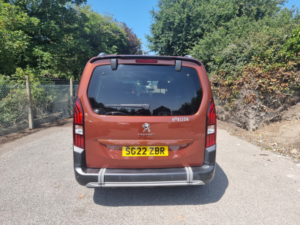 2022 Peugeot Rifter 1.2 Xl Horizon Re Plus in Bronze — image 5