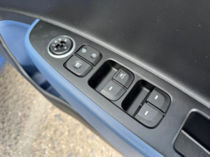 2015 Hyundai I10 1.2 Premium Euro 5 5dr in Blue — image 5