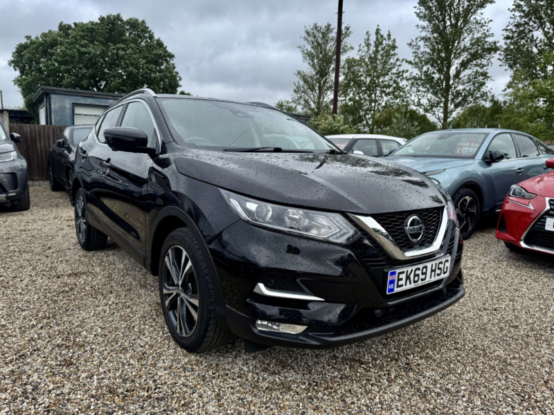 2019 Nissan Qashqai 1.3 Dig-T N-Connecta in Black — image 1