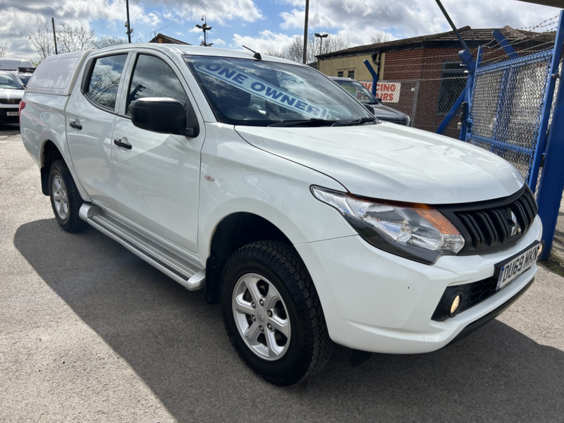 2019 Mitsubishi L200 2.4 Di-D Dc 4life Double Cab in White — image 1