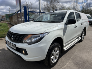 2019 Mitsubishi L200 2.4 Di-D Dc 4life Double Cab in White — image 2