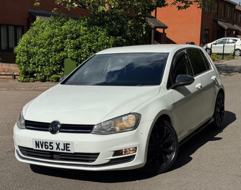 2016 Volkswagen Golf 1.6 Tdi Bluemotion Tech Match Edition in White — image 1