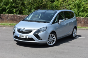 2014 Vauxhall Zafira Tourer 2.0 Cdti Elite in Silver — image 2