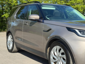 2021 Land Rover Discovery 3.0 D300 Mhev S Auto 4WD Euro 6 (s/s) 5dr in Bronze — image 4