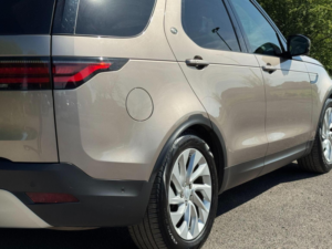 2021 Land Rover Discovery 3.0 D300 Mhev S Auto 4WD Euro 6 (s/s) 5dr in Bronze — image 5