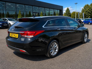 2017 Hyundai I40 1.7 Crdi Blue Drive Se Nav Tourer Euro 6 (s/s) 5dr in Black — image 6