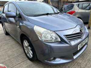 2010 Toyota Verso 2.2 D-Cat Tr in Blue — image 2